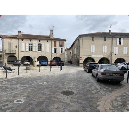 Logement Tout Equipe Layrac Екстер'єр фото